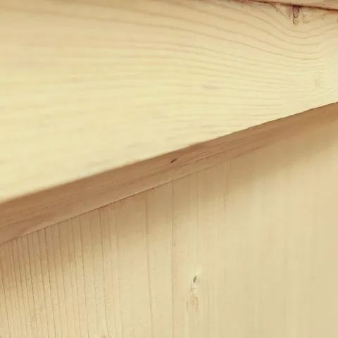 Glatte, helle Holzoberfläche nach dem Ablaugen